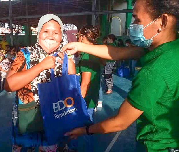 woman giving some relief goods